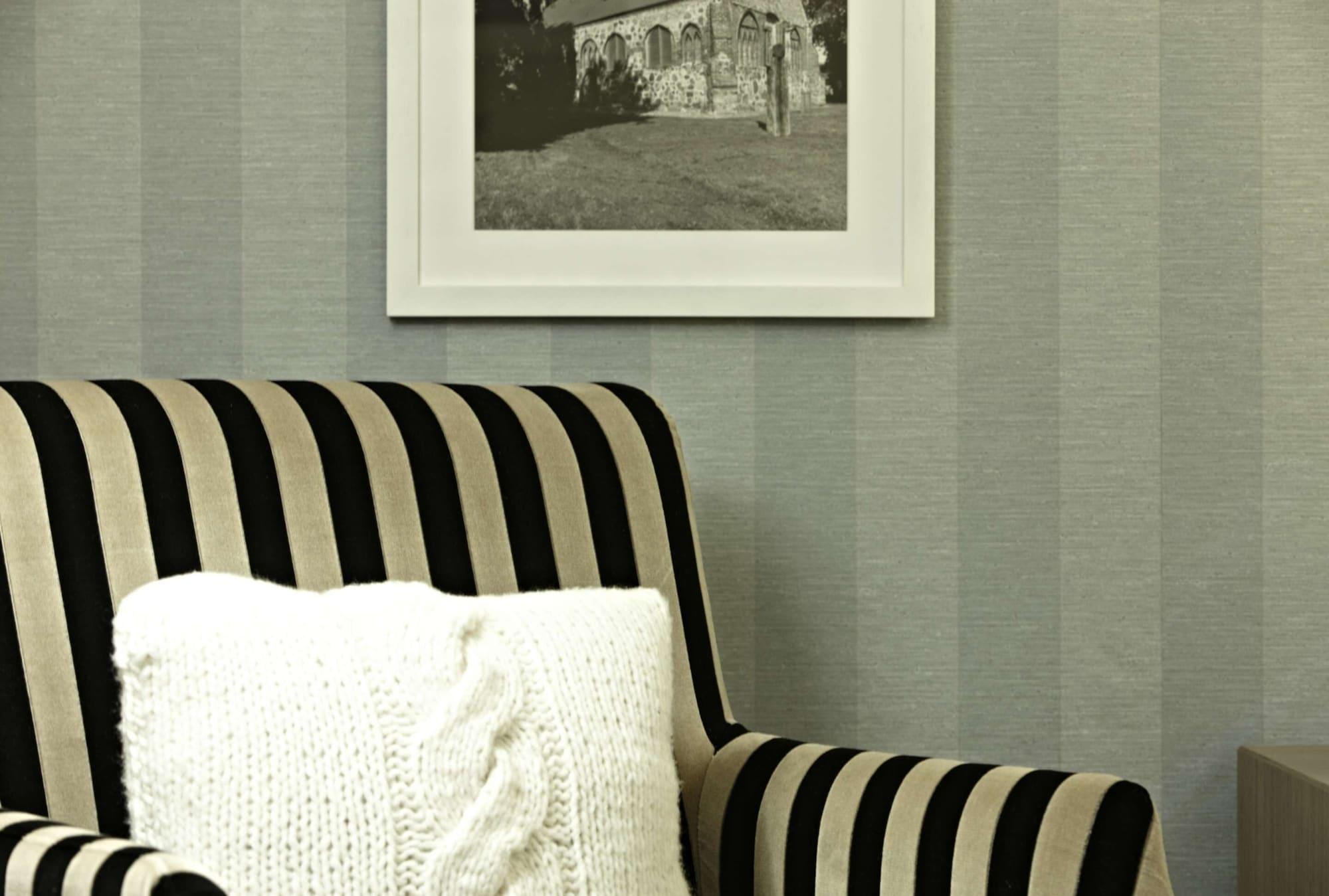 Steigenberger Grandhotel & Spa Heringsdorf Ngoại thất bức ảnh A chair with striped upholstery