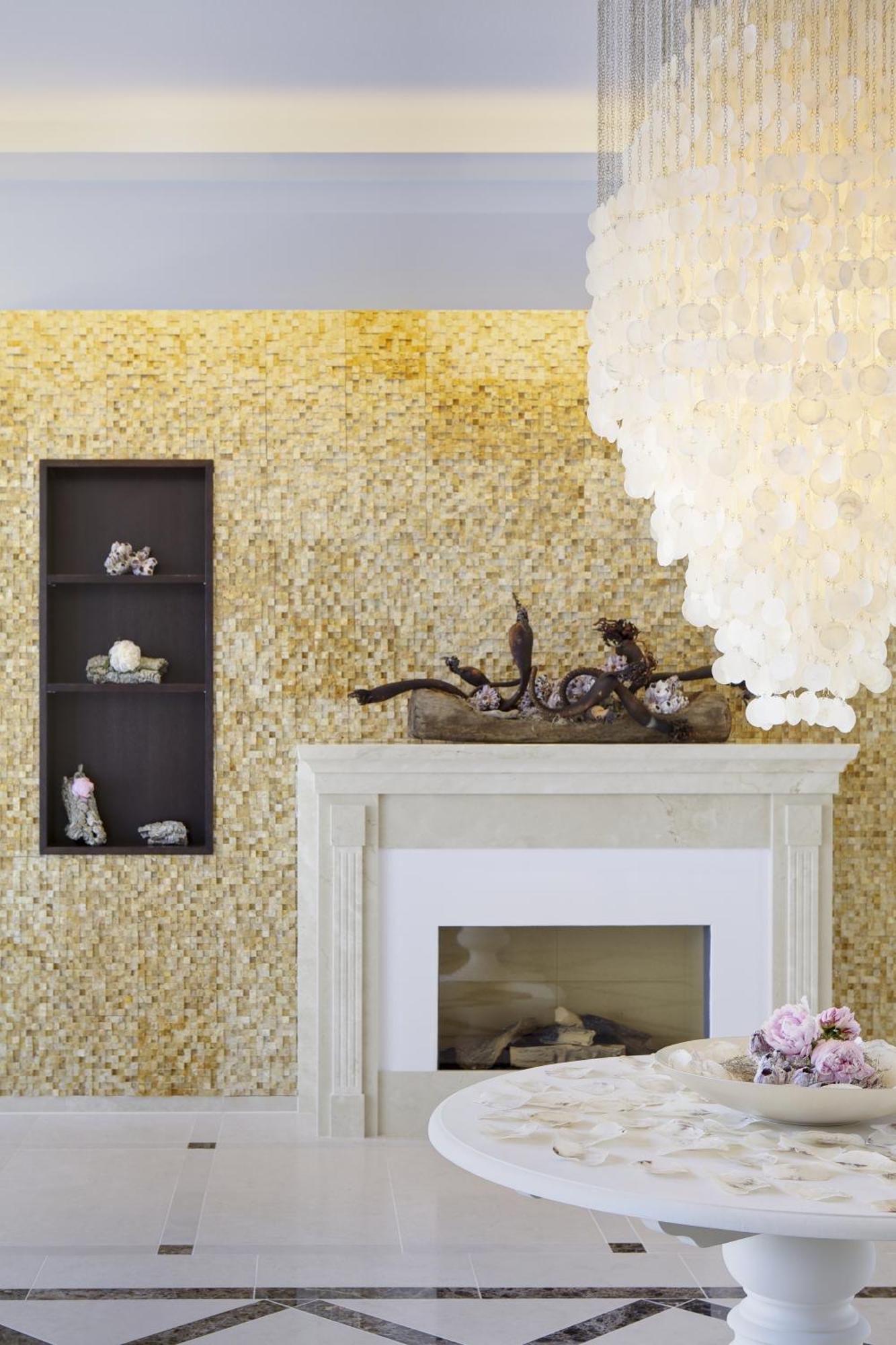 Steigenberger Grandhotel & Spa Heringsdorf Ngoại thất bức ảnh Gold leafing on a wall