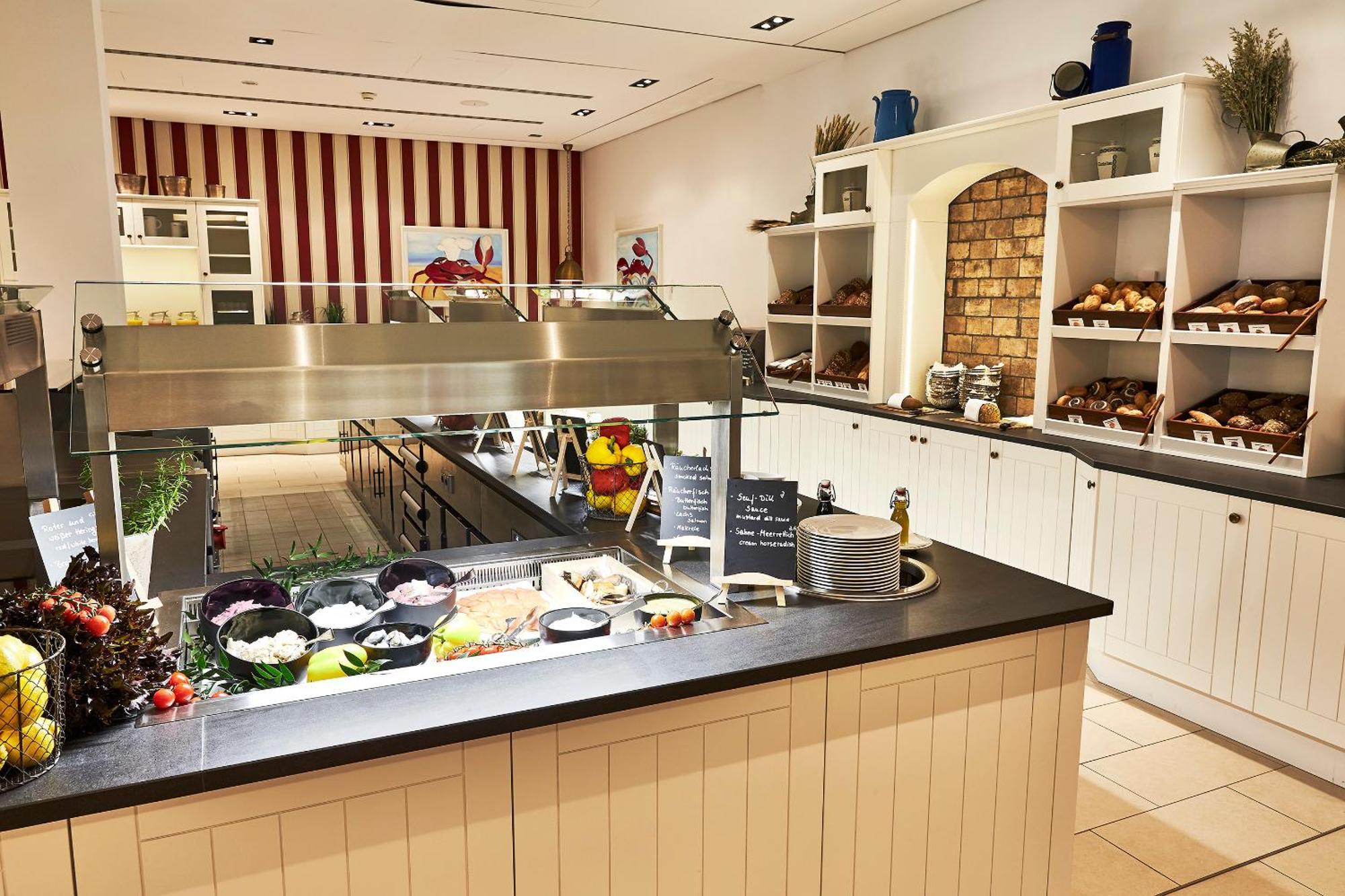 Steigenberger Grandhotel & Spa Heringsdorf Ngoại thất bức ảnh A buffet at a hotel