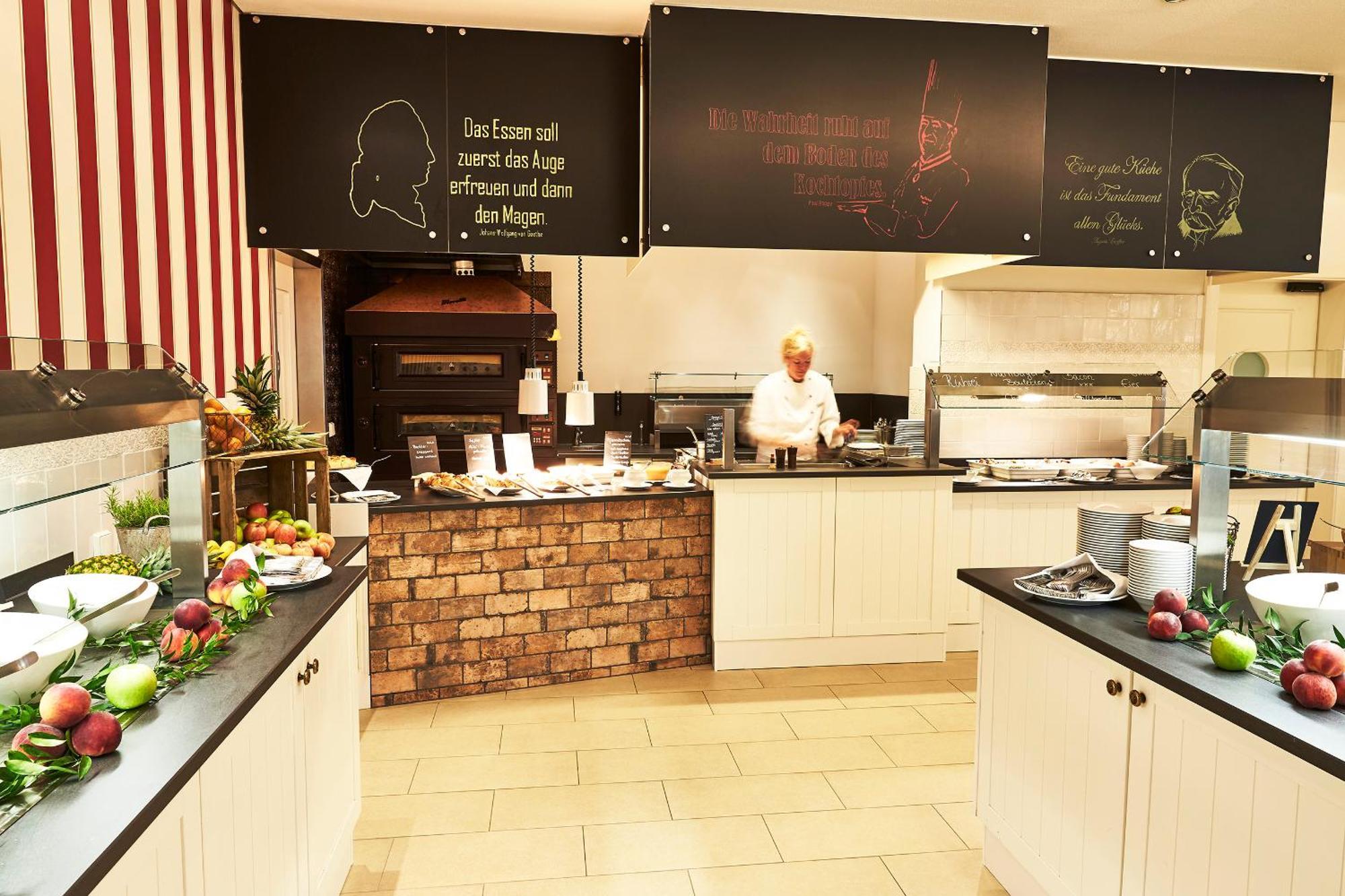 Steigenberger Grandhotel & Spa Heringsdorf Ngoại thất bức ảnh The kitchen of the restaurant